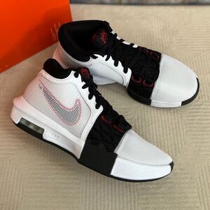 NEW Men’s Size 7.5 Nike Lebron Witness 8 Basketball Shoe White Red Black